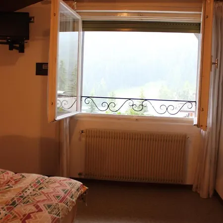 Garni Hirsch Hotel *