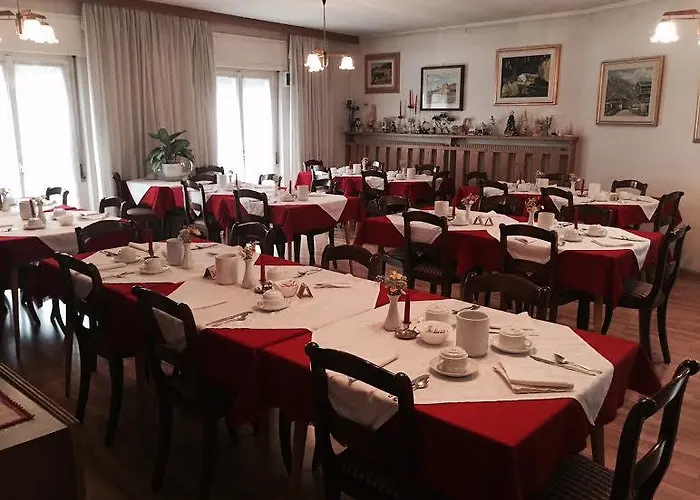 Hotel Garni Hirsch Canazei