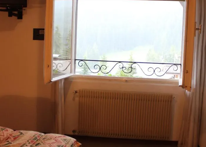 Garni Hirsch Hotel *